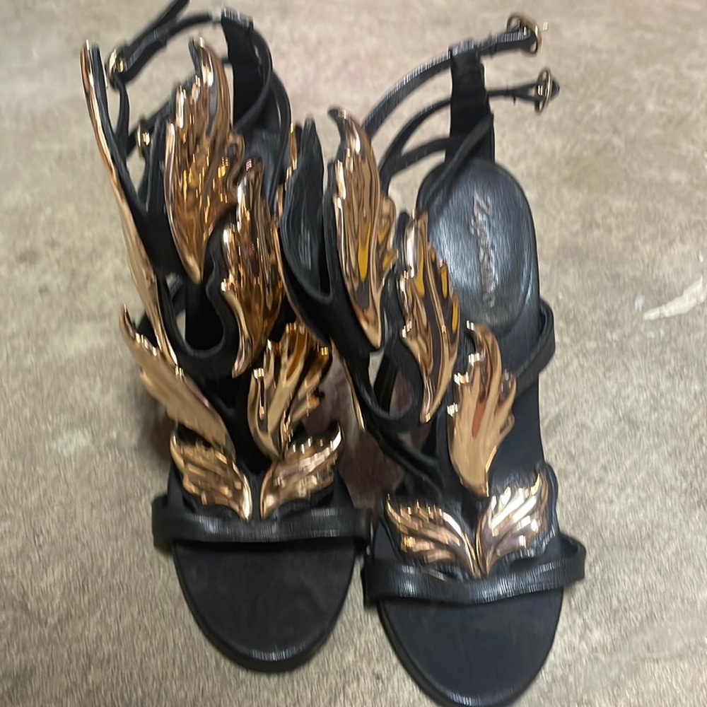 So hot! Beautiful heels